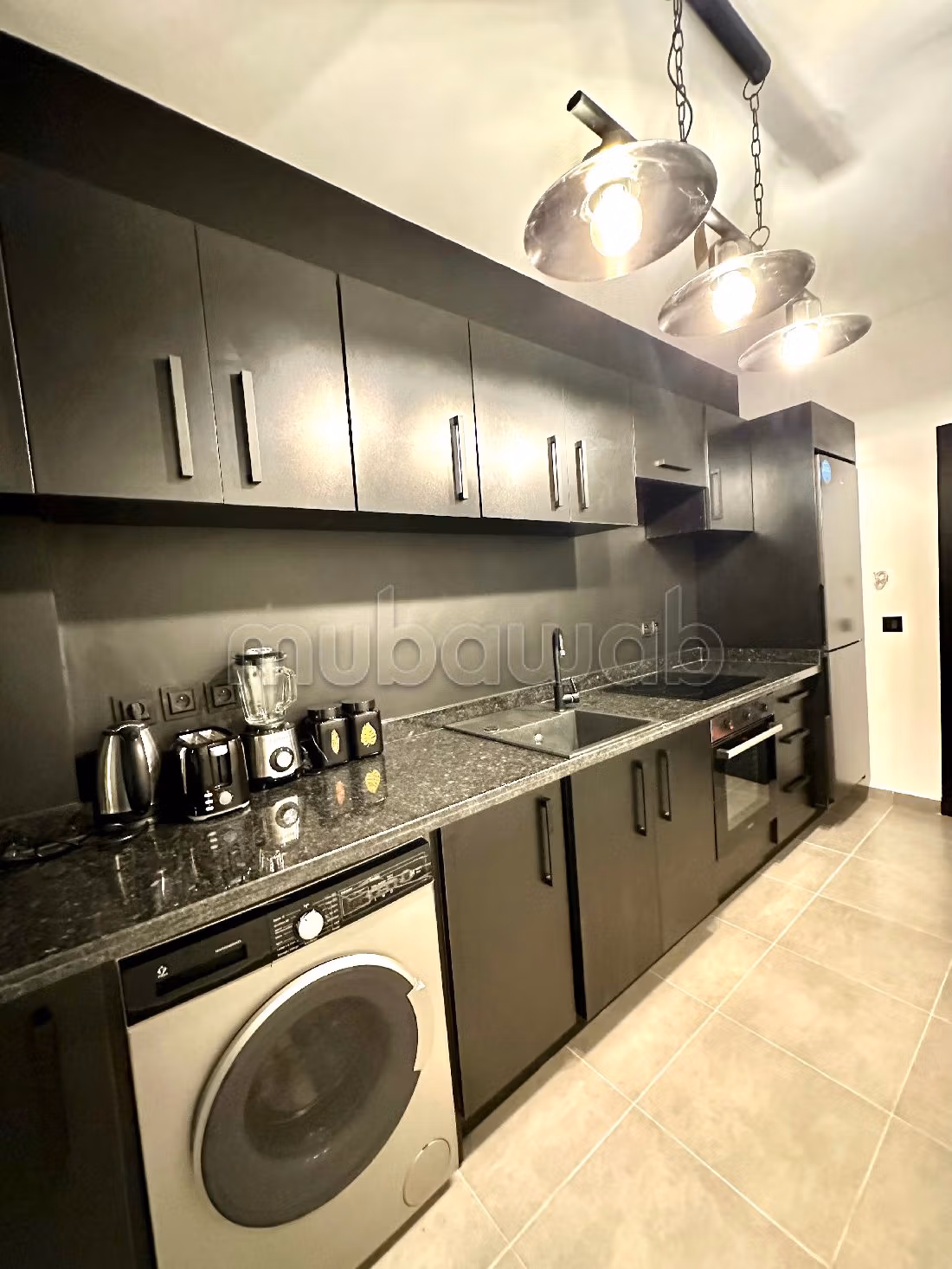 Bell'appartamento in affitto a Route de Tahanaout. 5 locali spaziosi. Sistema di sicurezza e antenna parabolica. 