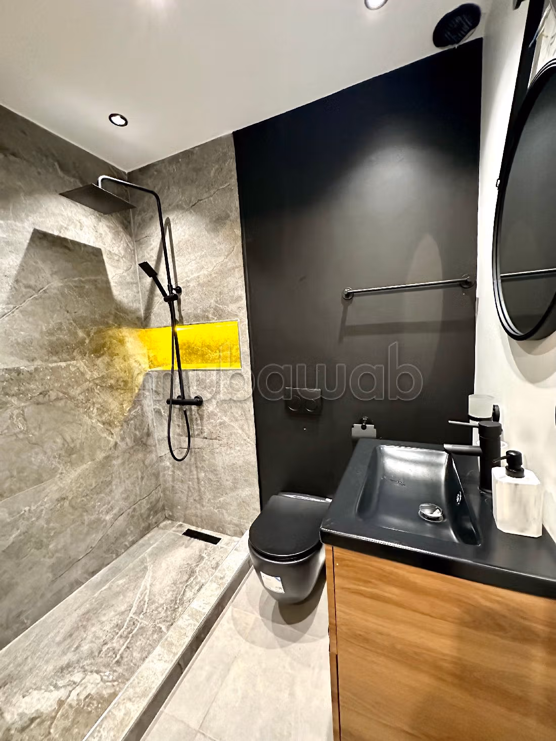 Bell'appartamento in affitto a Route de Tahanaout. 5 locali spaziosi. Sistema di sicurezza e antenna parabolica. 