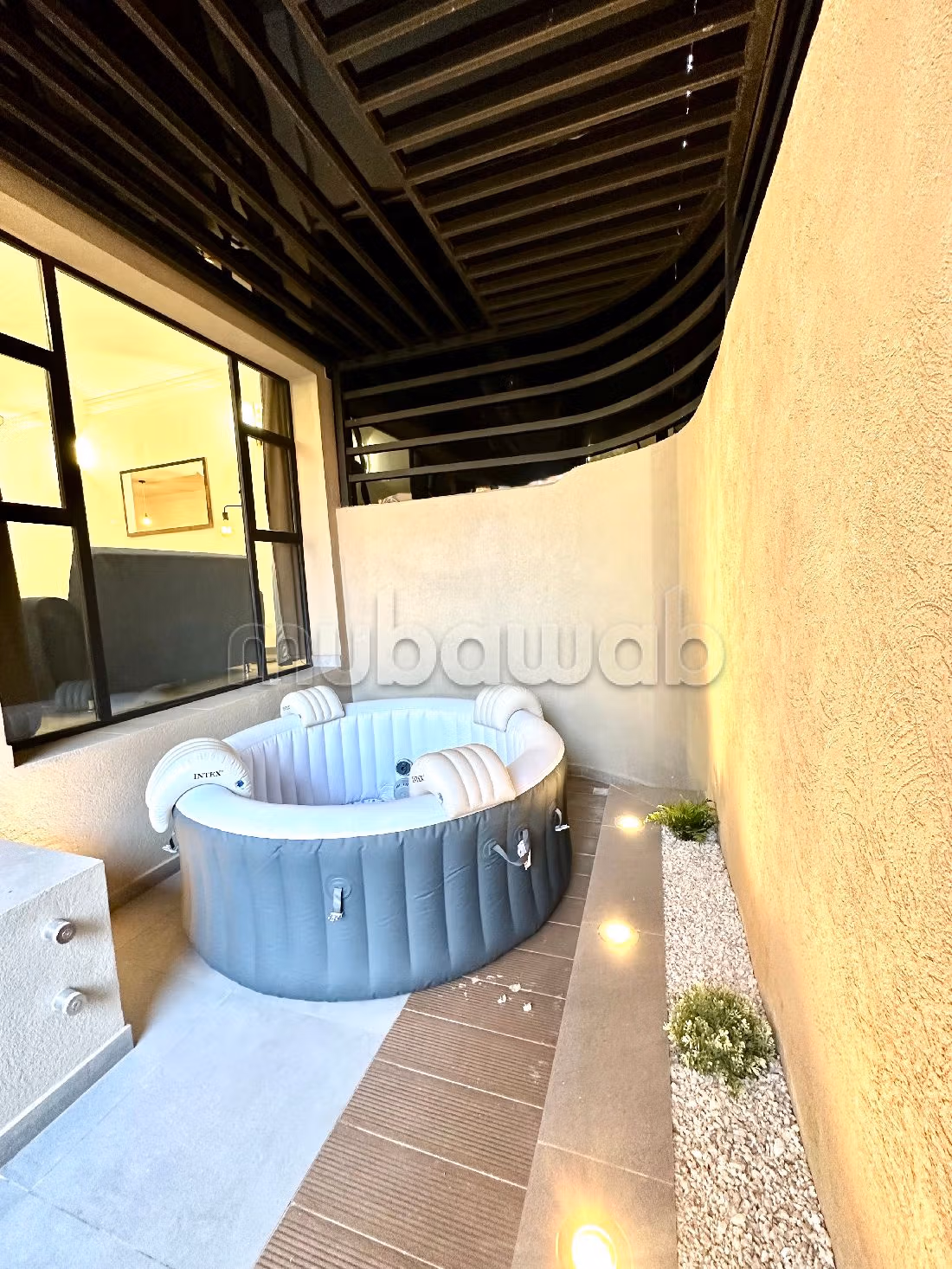 Bell'appartamento in affitto a Route de Tahanaout. 5 locali spaziosi. Sistema di sicurezza e antenna parabolica. 