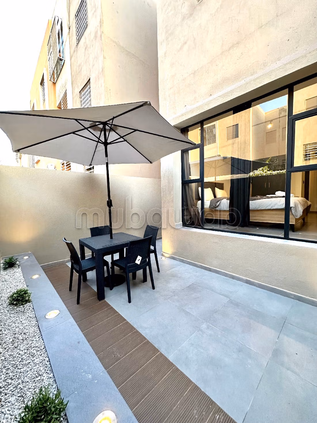 Bell'appartamento in affitto a Route de Tahanaout. 5 locali spaziosi. Sistema di sicurezza e antenna parabolica. 