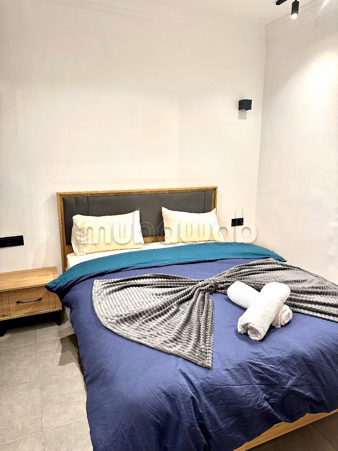 Bell'appartamento in affitto a Route de Tahanaout. 5 locali spaziosi. Sistema di sicurezza e antenna parabolica. 