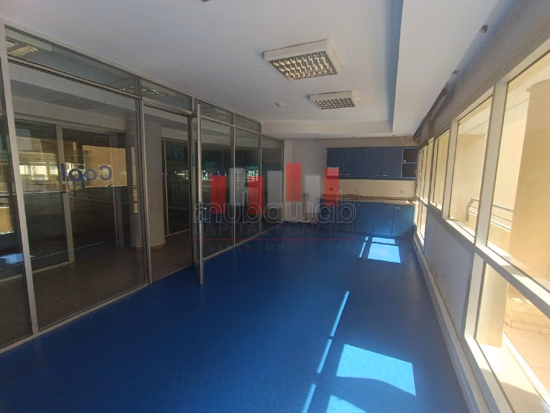 Offices for rent in Ain Chock. Area of 1270 m². Closed residence