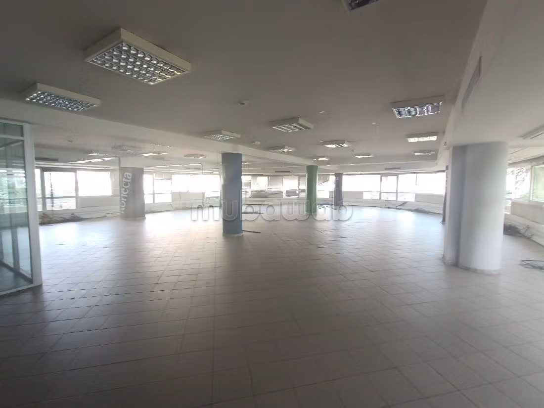 Offices for rent in Ain Chock. Area of 1270 m². Closed residence