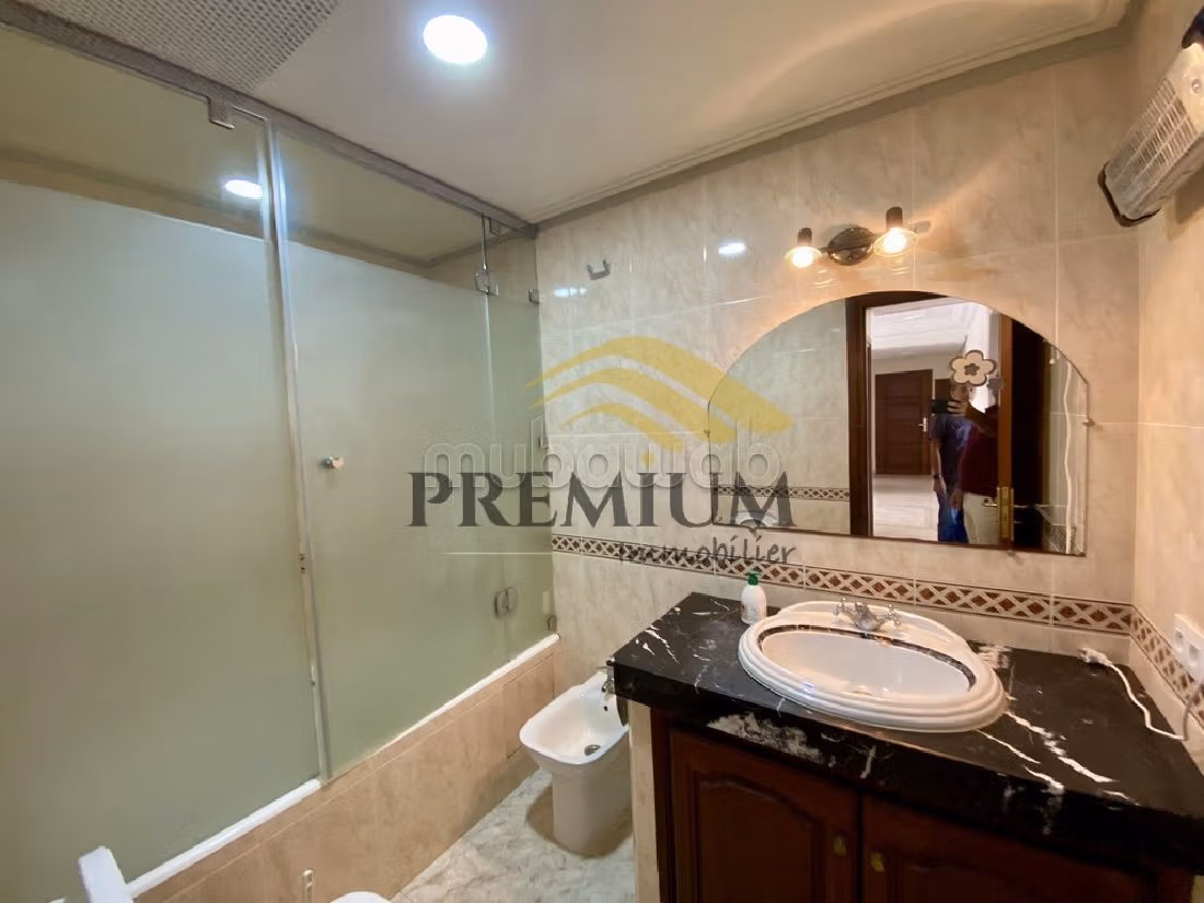 استئجار شقة باكدال. 4 غرف. مصعد وشرفة. 