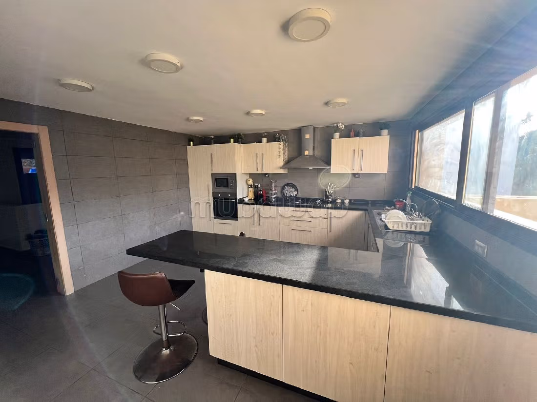 منزل ممتاز للبيع ببوسكورة. 8 قطع. حديقة وشرفة. 