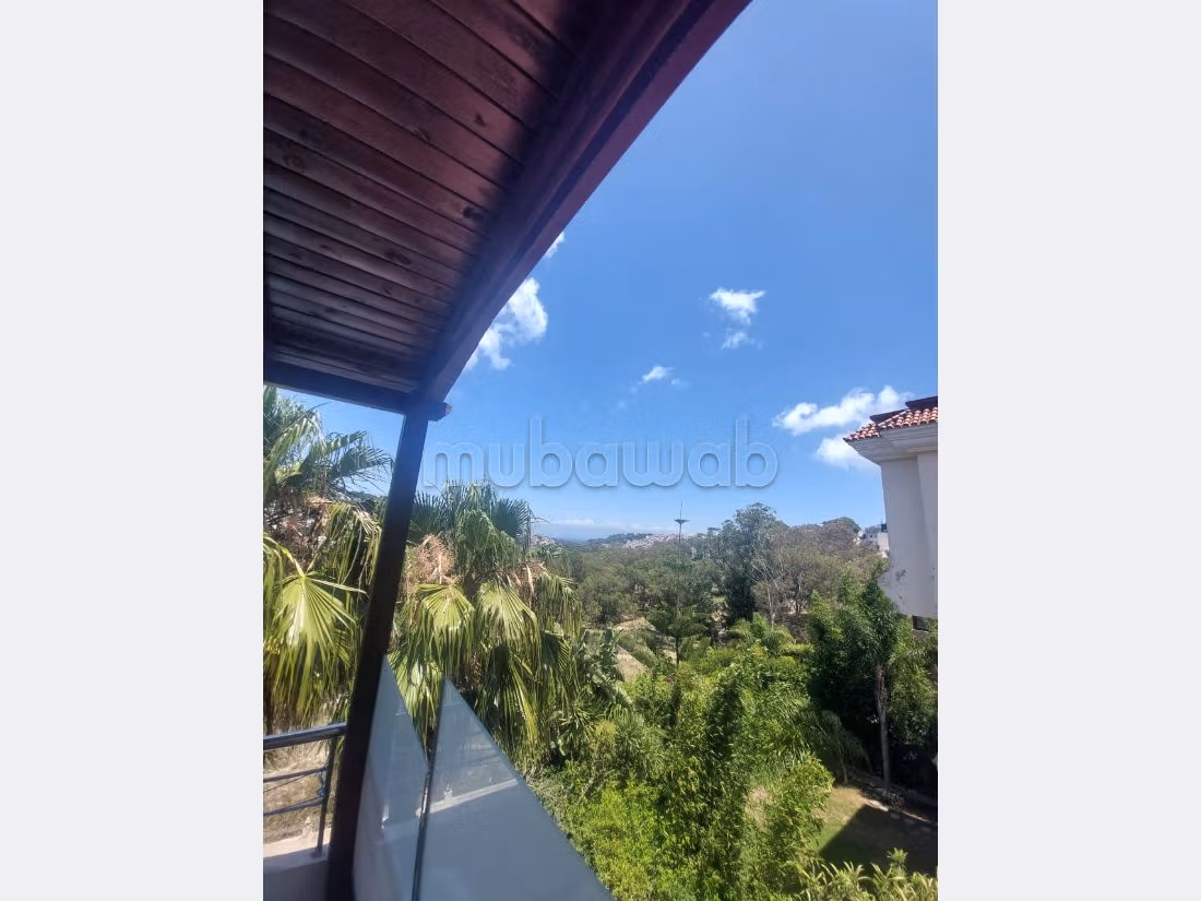 Esplendida villa en venta en Moujahidine. 8 habitaciones confortables. Piscina, aire condicionado. 