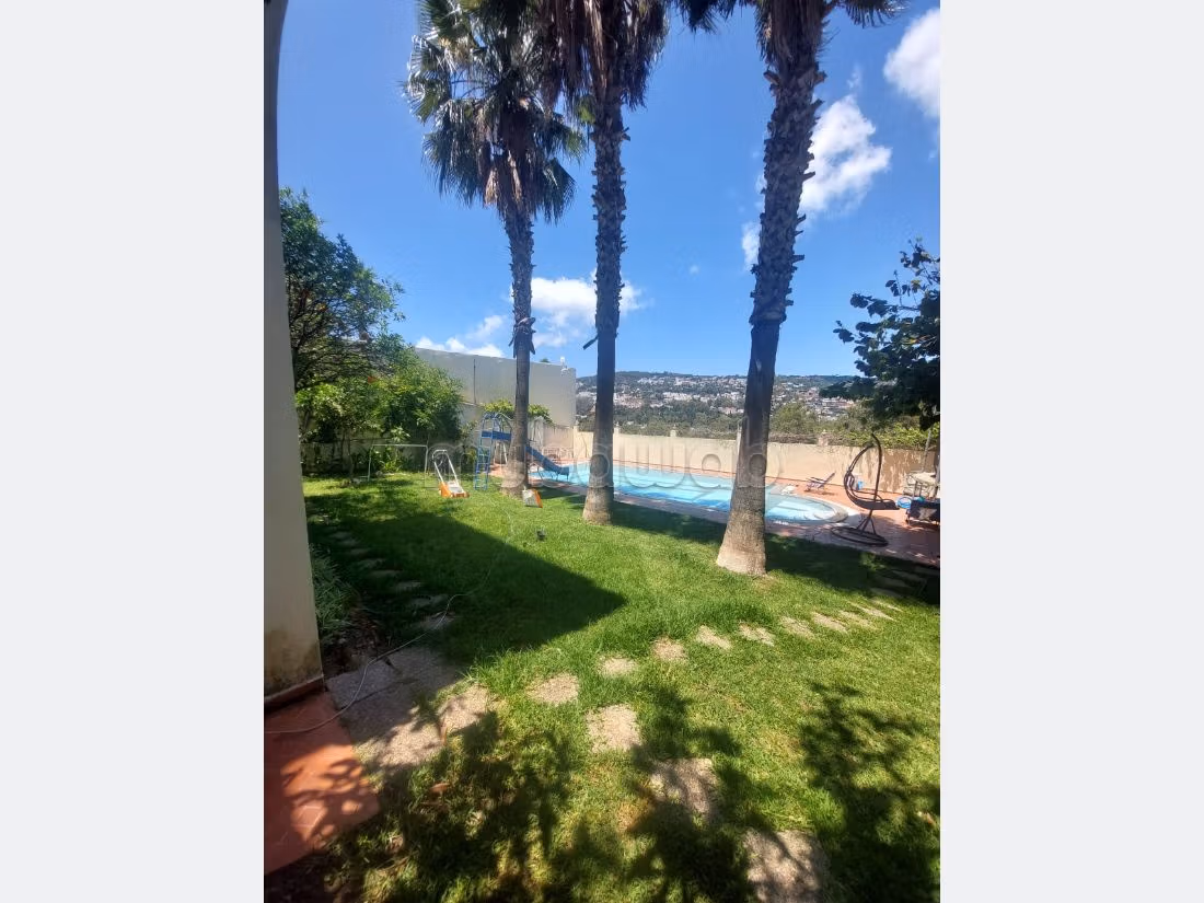 Esplendida villa en venta en Moujahidine. 8 habitaciones confortables. Piscina, aire condicionado. 