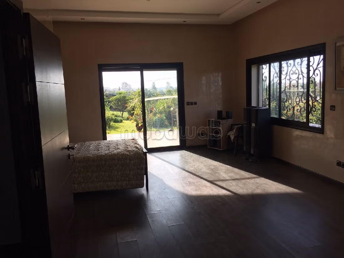 فيلا فخمة للبيع بحد السوالم. المساحة الإجمالية 13000 م². مفروشة