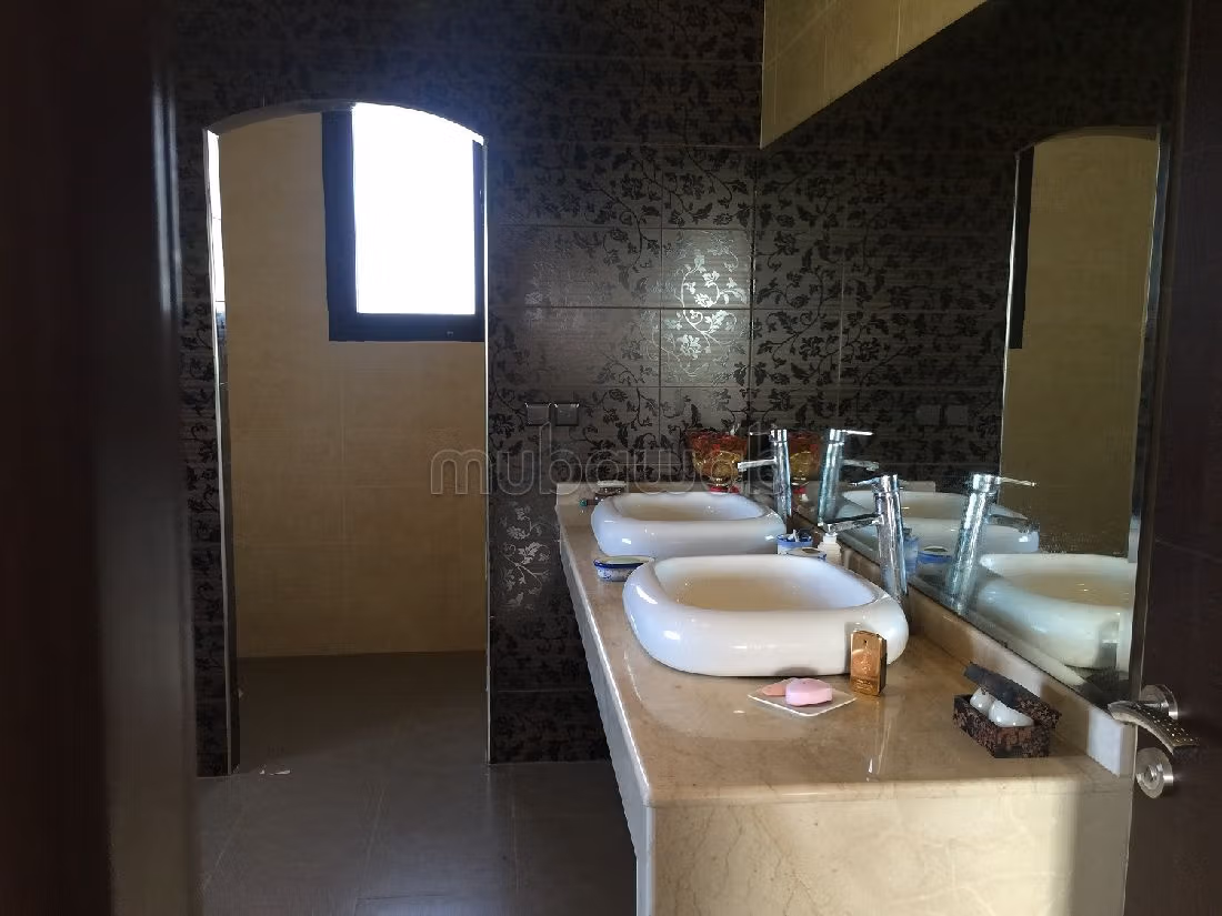 فيلا فخمة للبيع بحد السوالم. المساحة الإجمالية 13000 م². مفروشة