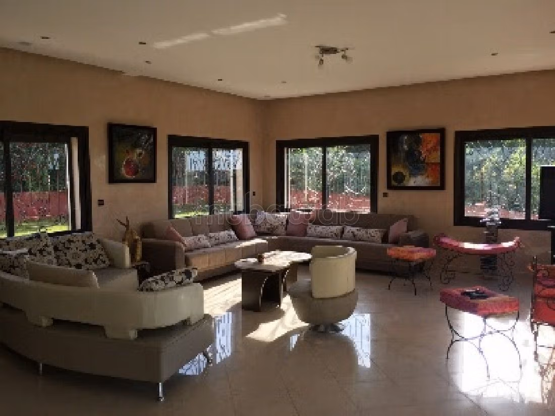 فيلا فخمة للبيع بحد السوالم. المساحة الإجمالية 13000 م². مفروشة