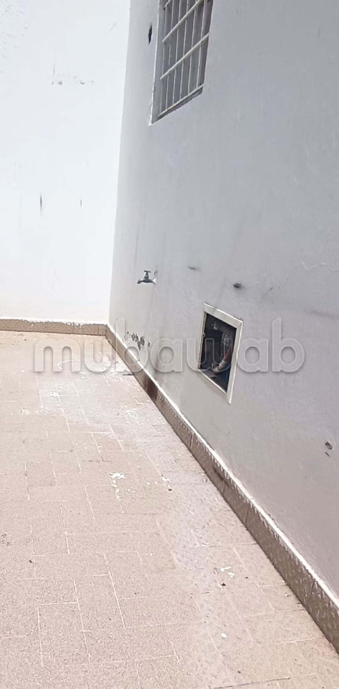 Offices for rent in Maârif. Surface area 120 m². Lift and parking. 