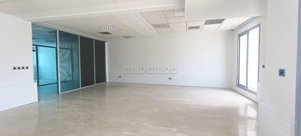 Bureaux à louer à Maârif. Surface de 120 m². Ascenseur et garage