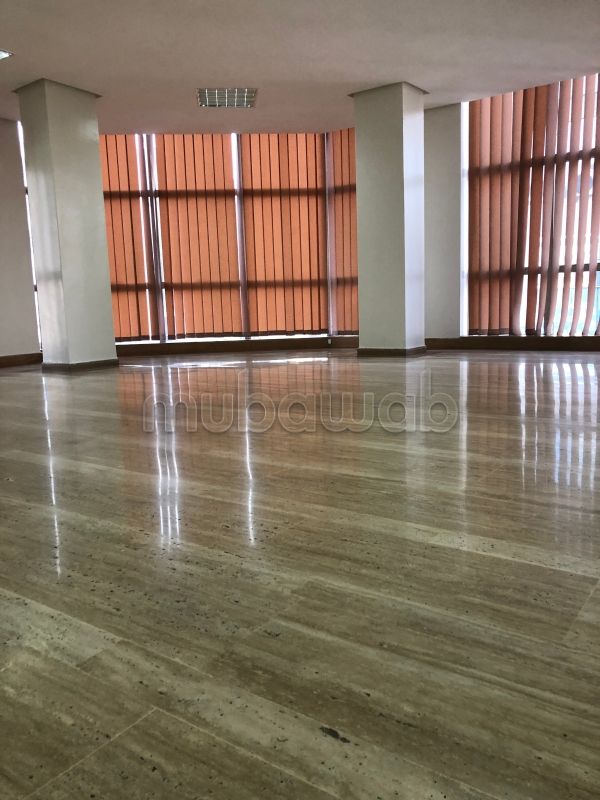 Bureaux en location à Maârif. Surface totale 87 m². Double vitrage et porte blindée