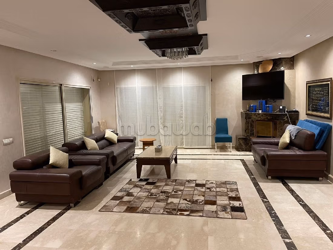 High quality villa for sale. 5 large living areas. Well furnished. 