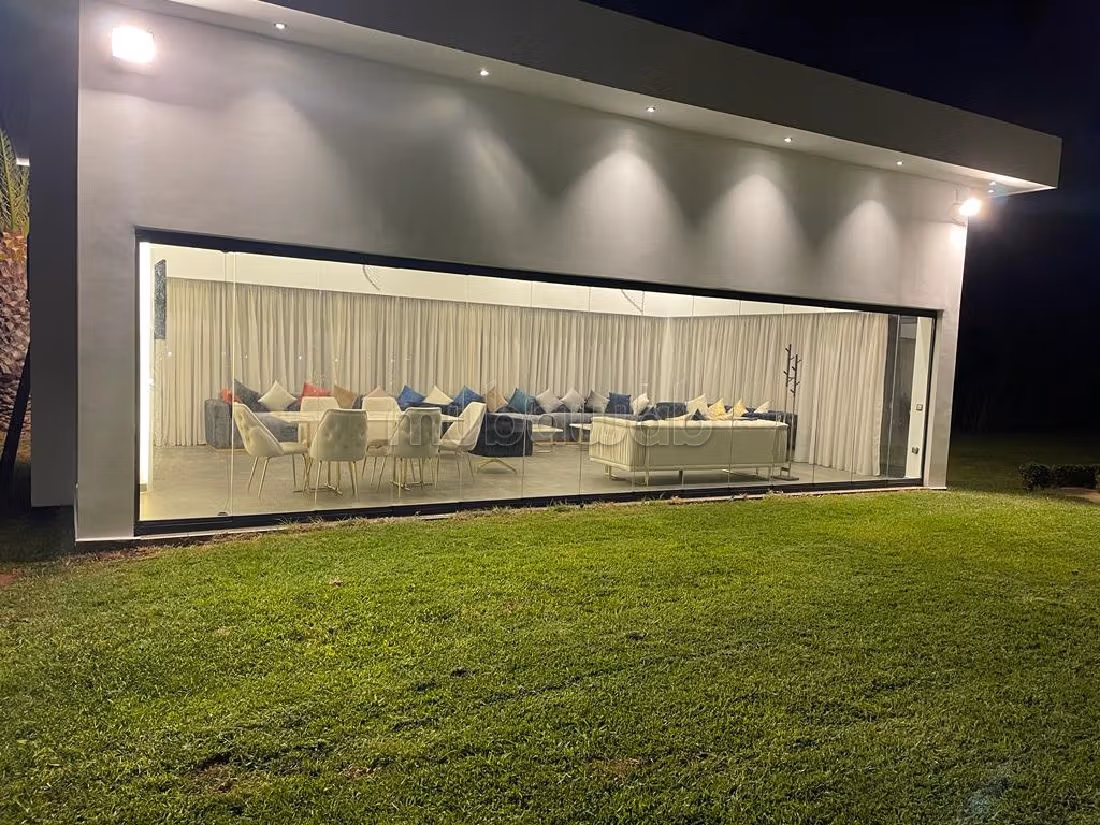 High quality villa for sale. 5 large living areas. Well furnished. 
