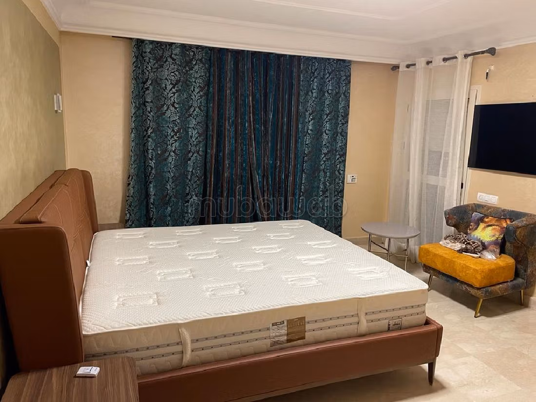 High quality villa for sale. 5 large living areas. Well furnished. 