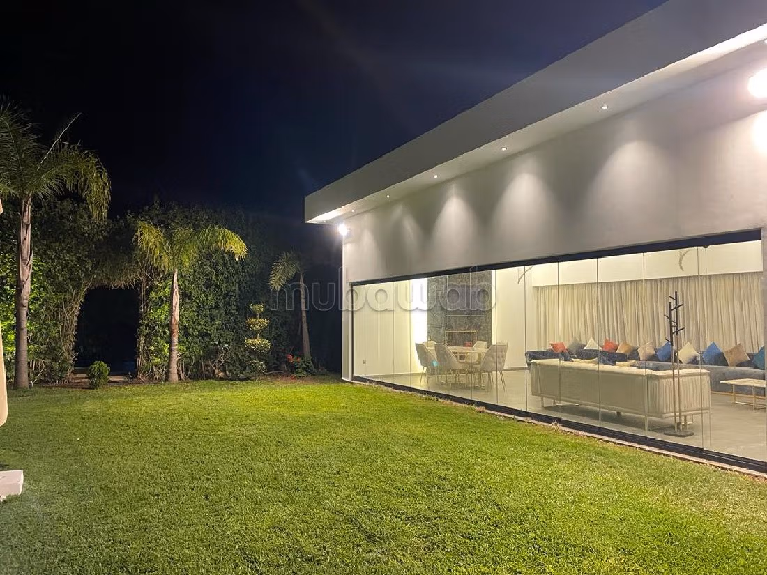High quality villa for sale. 5 large living areas. Well furnished. 