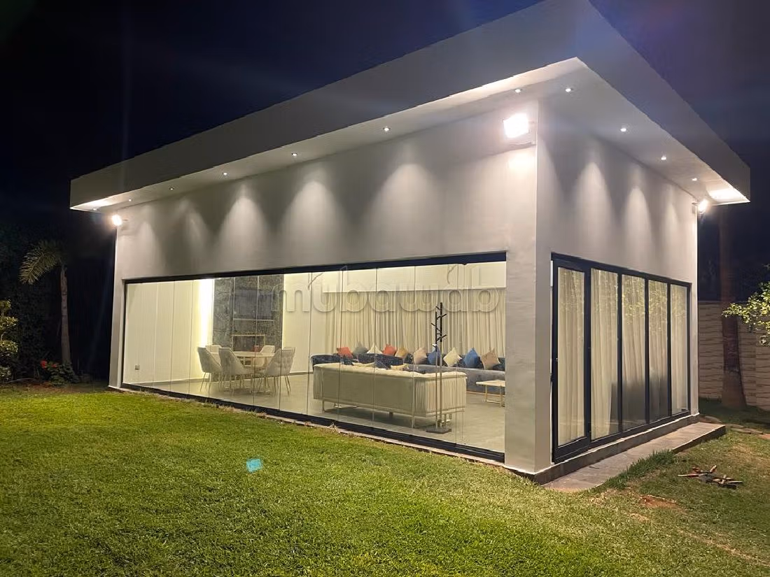 High quality villa for sale. 5 large living areas. Well furnished. 
