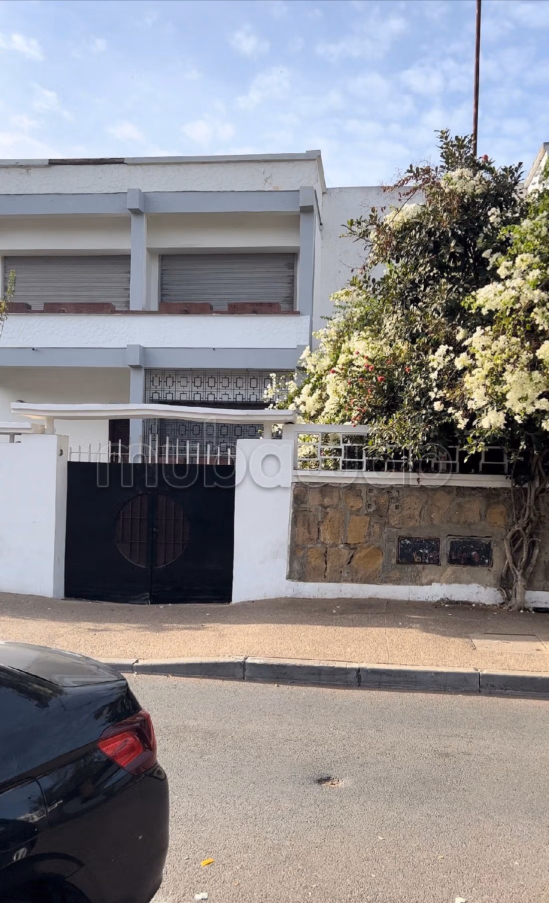 مكاتب ومحلات للبيع باكدال. المساحة الإجمالية 800 م². 