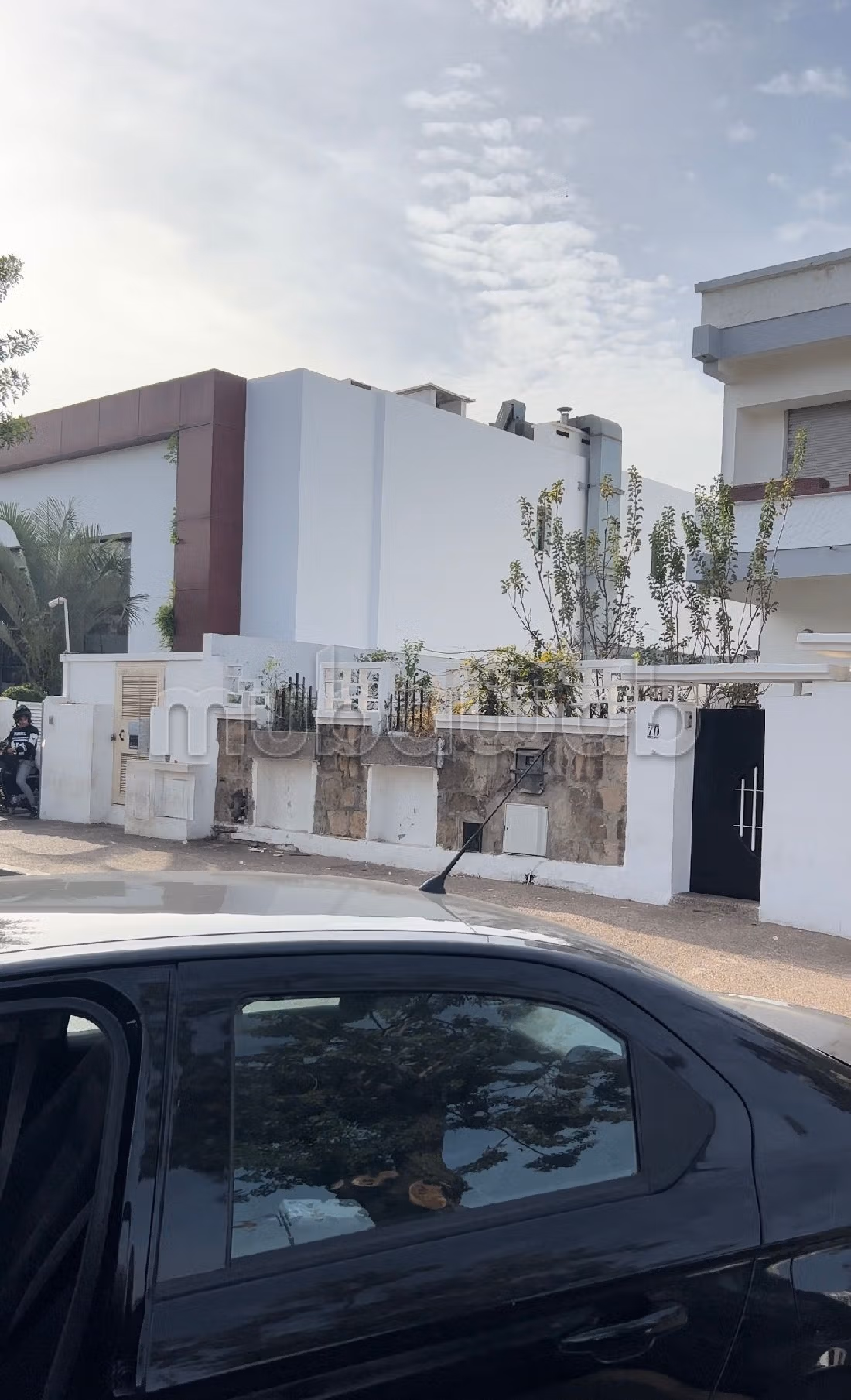 مكاتب ومحلات للبيع باكدال. المساحة الإجمالية 800 م². 