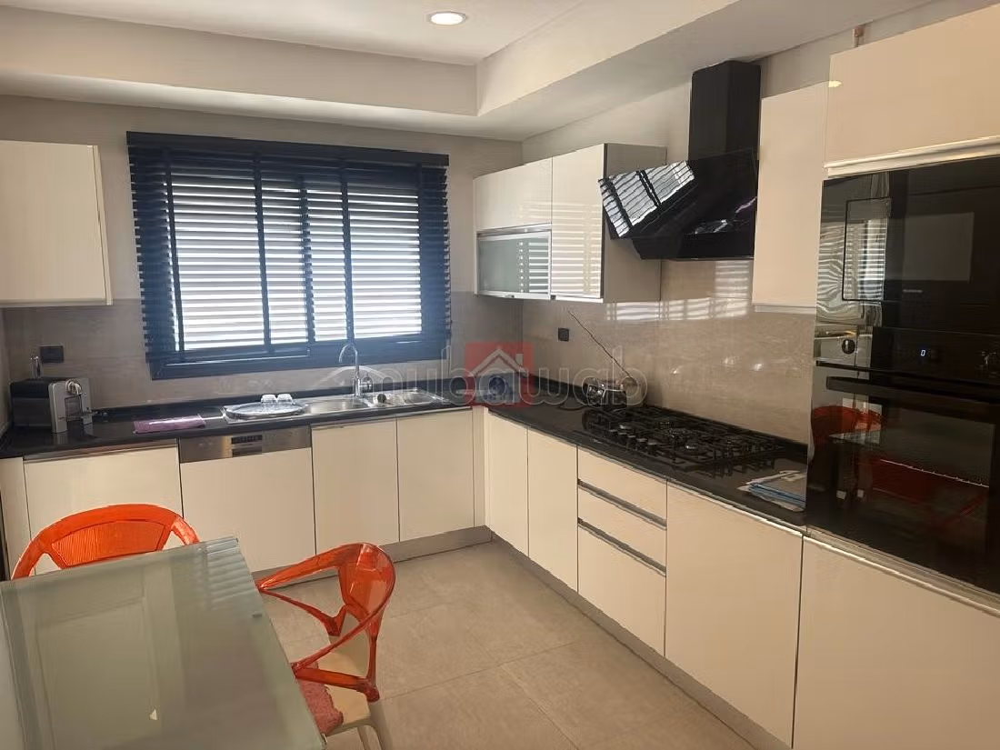 Apartment for rent in Les Jardins de Carthage. Area of 200 m². Furnished. 