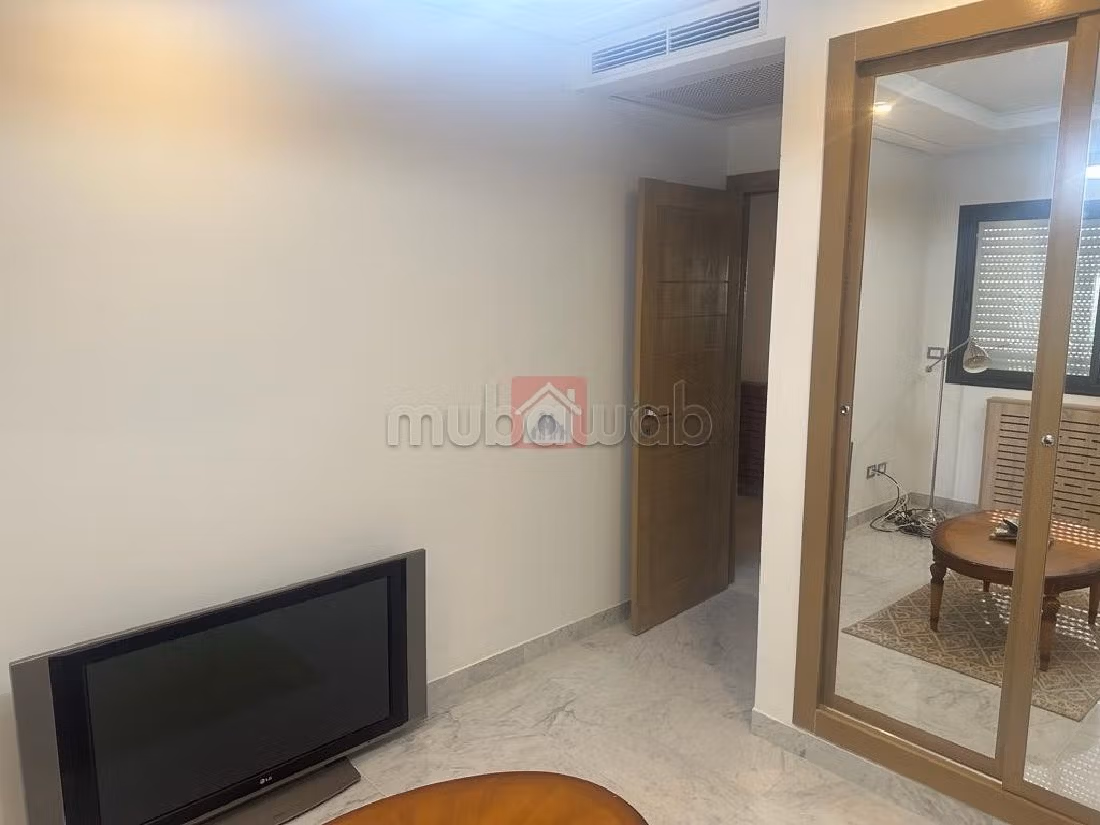Apartment for rent in Les Jardins de Carthage. Area of 200 m². Furnished. 