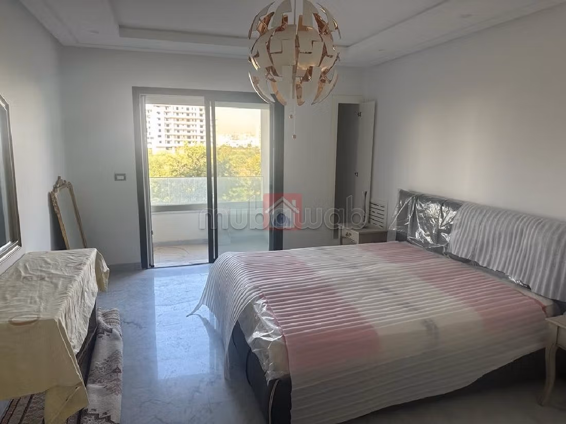 Apartment for rent in Les Jardins de Carthage. Area of 200 m². Furnished. 