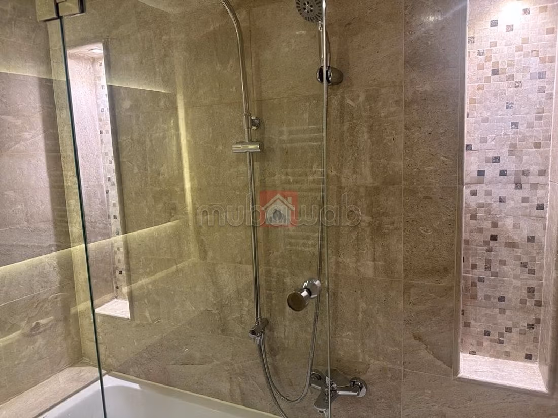 Apartment for rent in Les Jardins de Carthage. Area of 200 m². Furnished. 