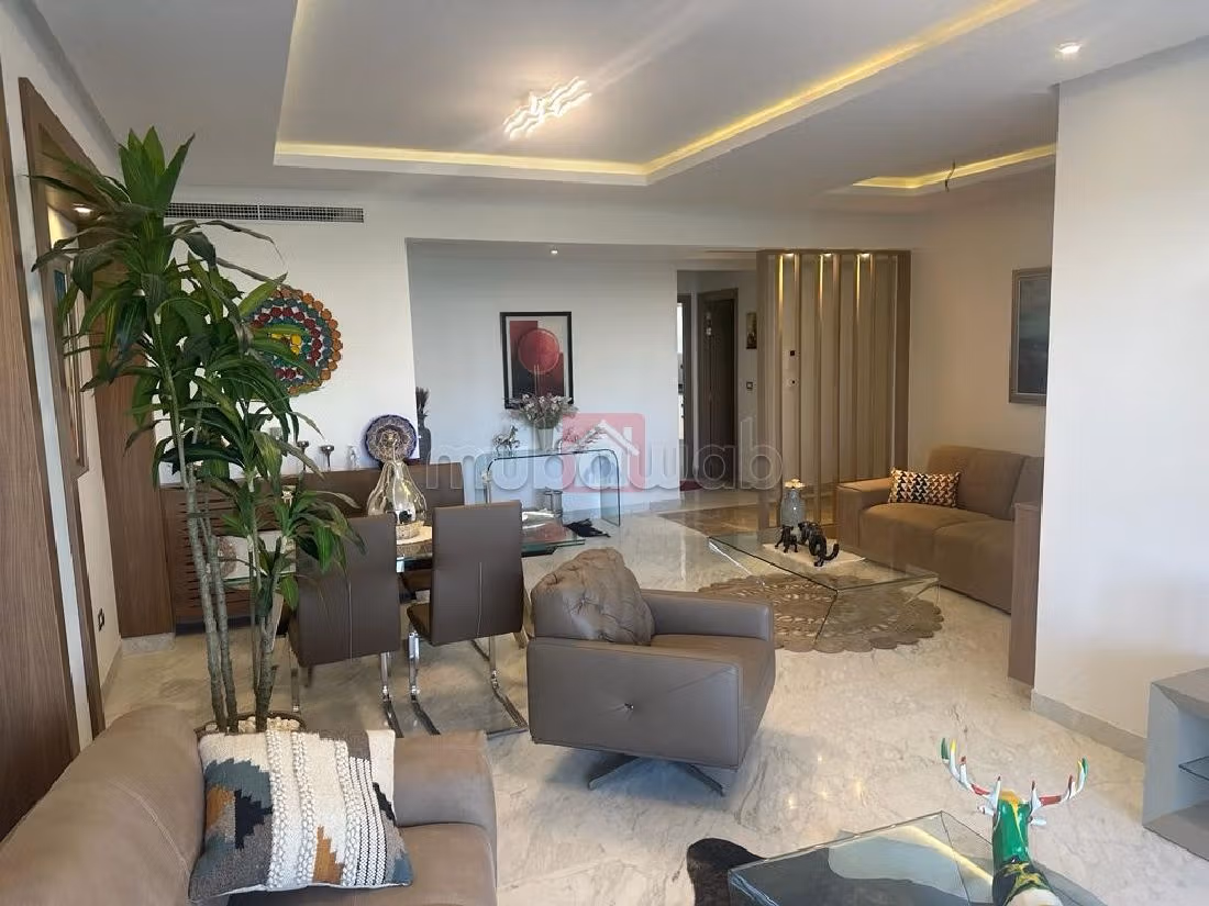 Apartment for rent in Les Jardins de Carthage. Area of 200 m². Furnished. 