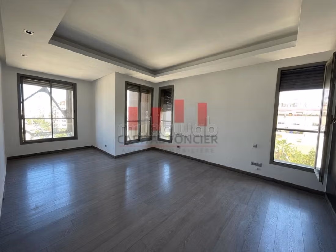 Piso en venta en Gauthier. Gran superficie 223 m². Ascensor y estacionamiento