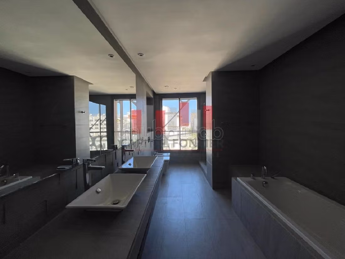 Piso en venta en Gauthier. Gran superficie 223 m². Ascensor y estacionamiento