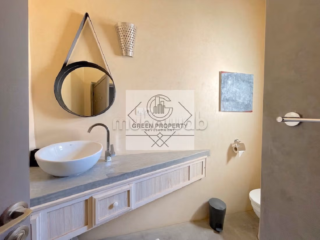 فيلا فاخرة للبيع ب ادا وكرد. 6 قطع مريحة. مفروشة