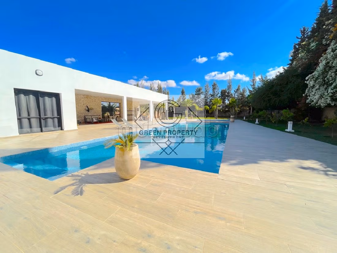 فيلا فاخرة للبيع ب ادا وكرد. 6 قطع مريحة. مفروشة