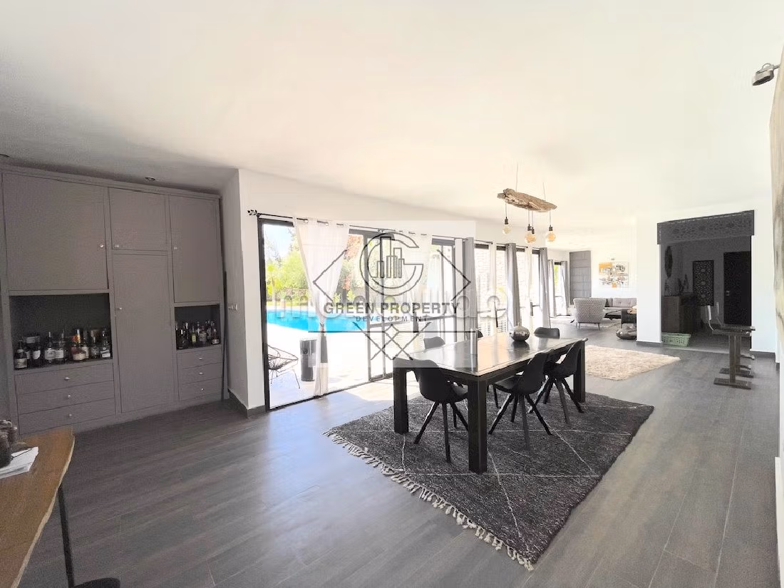 فيلا فاخرة للبيع ب ادا وكرد. 6 قطع مريحة. مفروشة