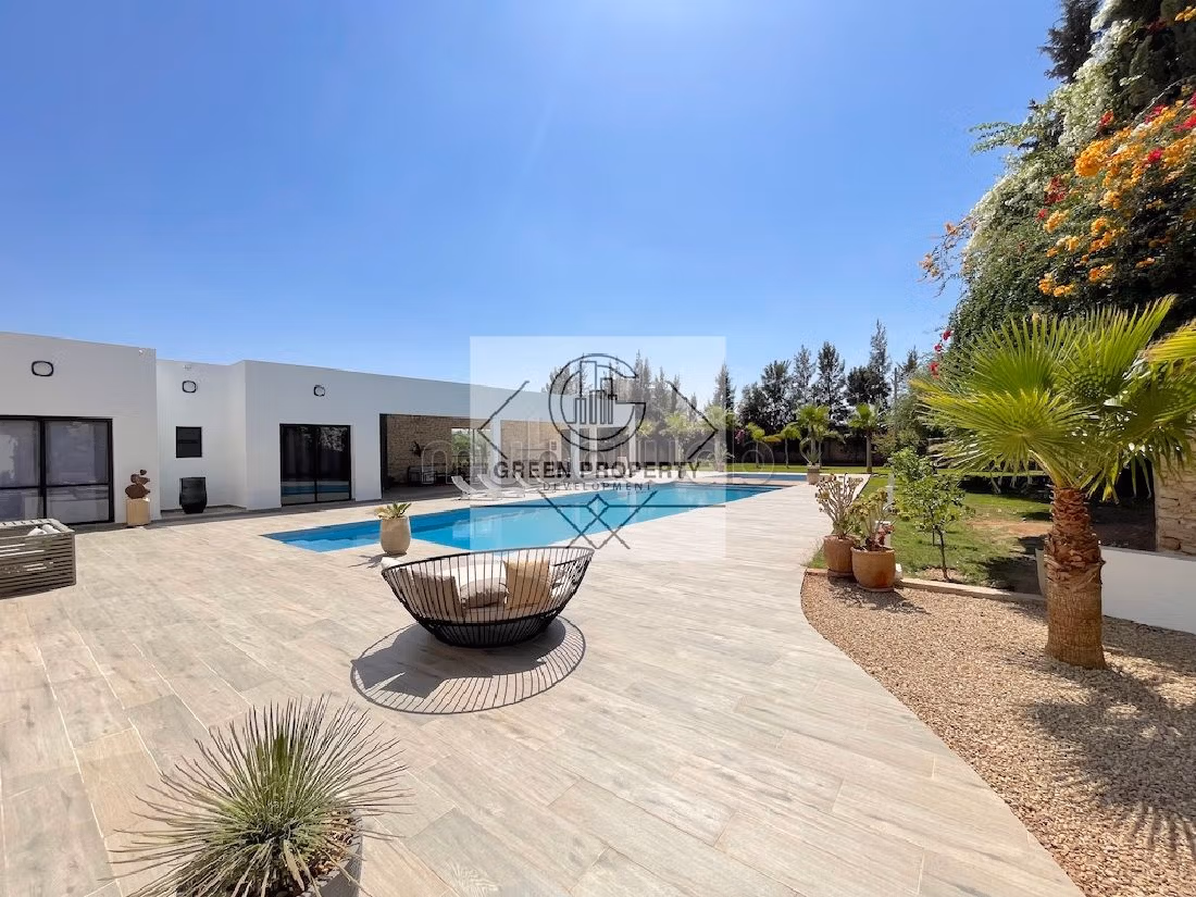 فيلا فاخرة للبيع ب ادا وكرد. 6 قطع مريحة. مفروشة