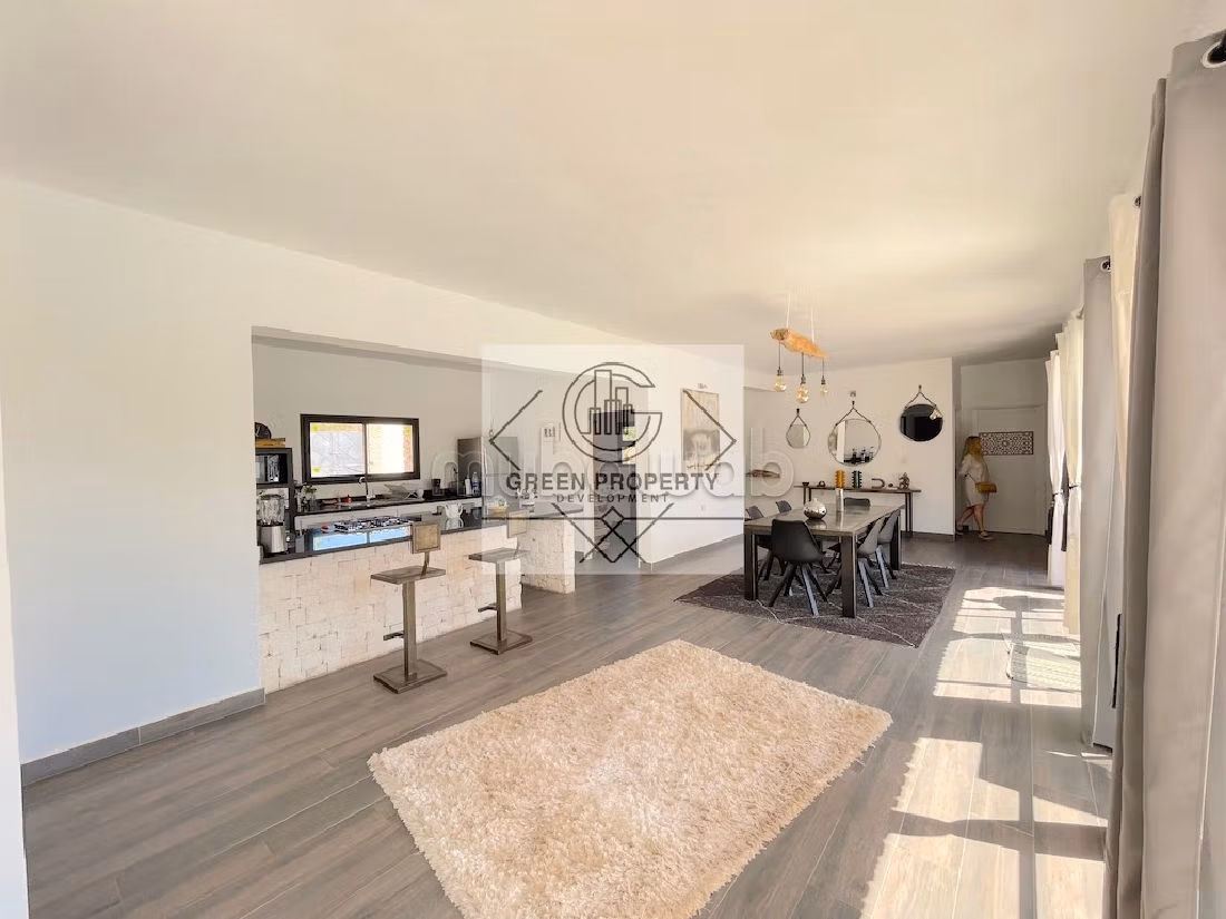 فيلا فاخرة للبيع ب ادا وكرد. 6 قطع مريحة. مفروشة