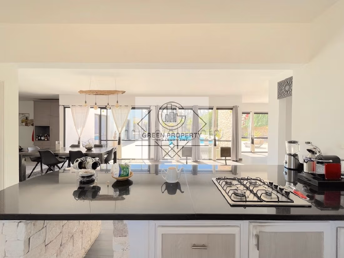 فيلا فاخرة للبيع ب ادا وكرد. 6 قطع مريحة. مفروشة