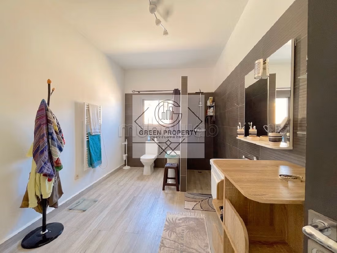 فيلا فاخرة للبيع ب ادا وكرد. 6 قطع مريحة. مفروشة