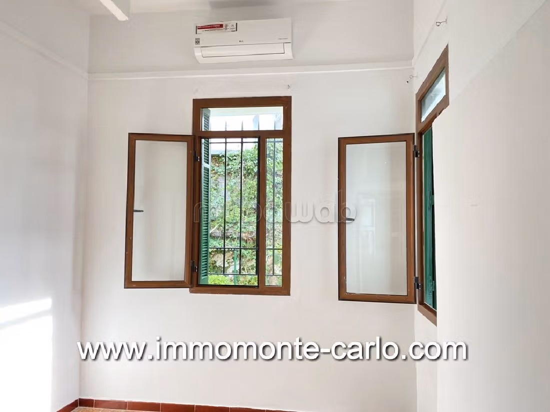 Preciosa villa en alquiler en Agdal. 3 bonitas habitaciones. Cómodo con chimenea y aire condicionado.