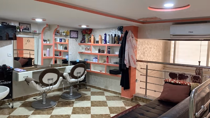 Nu kopen: commercieel vastgoed in Boustane. Oppervlakte 61 m². Ramen met dubbel glas.