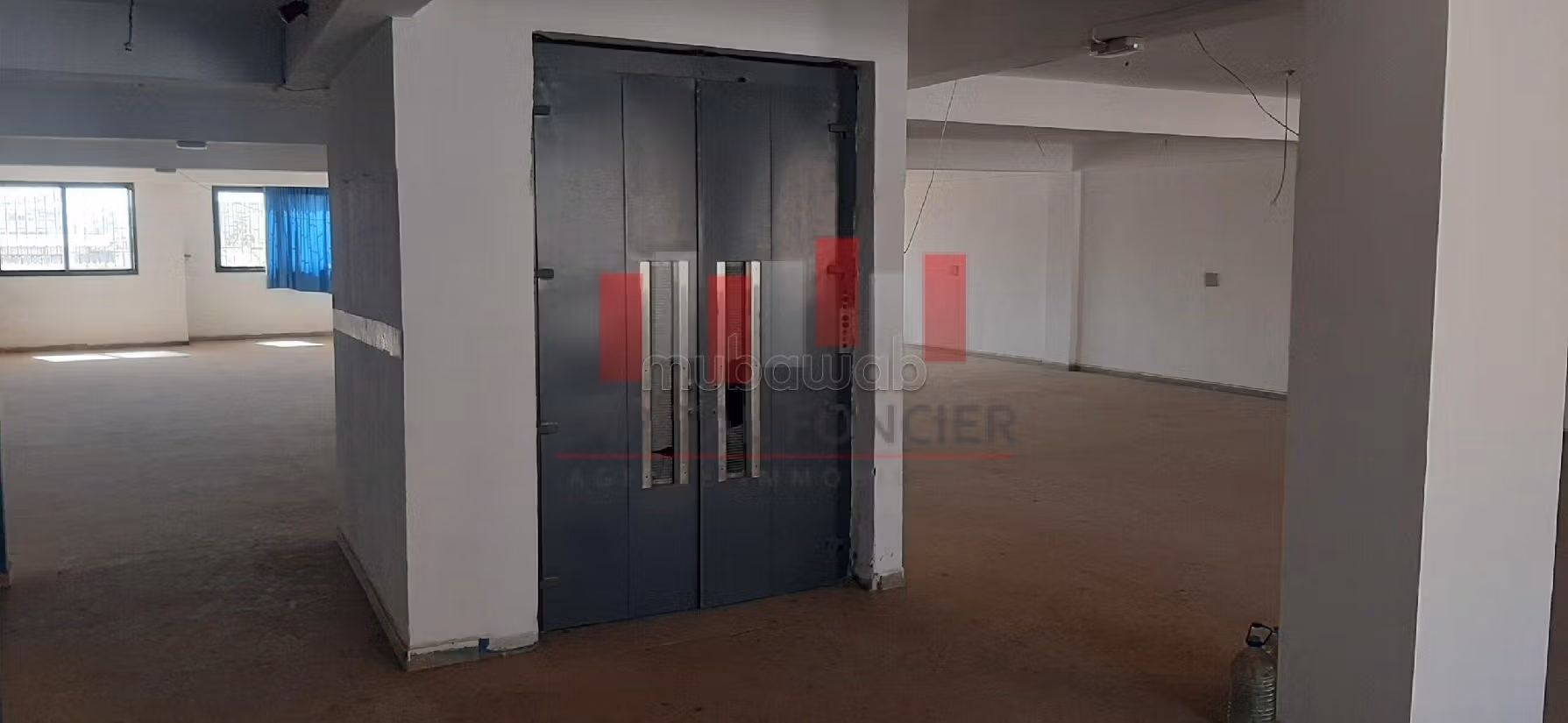 Oficinas y locales comerciales en alquiler en Lissasfa. Gran superficie 2060 m²