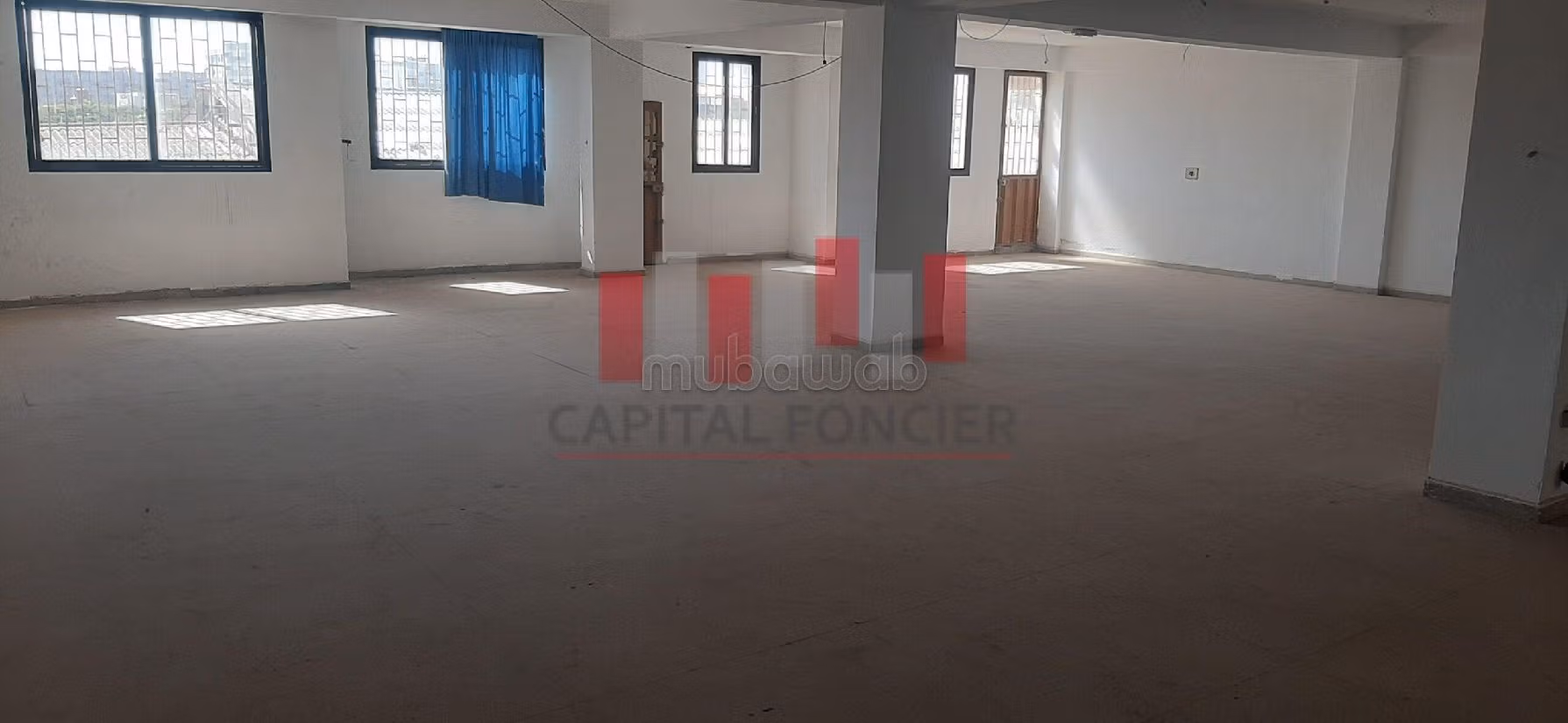 Oficinas y locales comerciales en alquiler en Lissasfa. Gran superficie 2060 m²