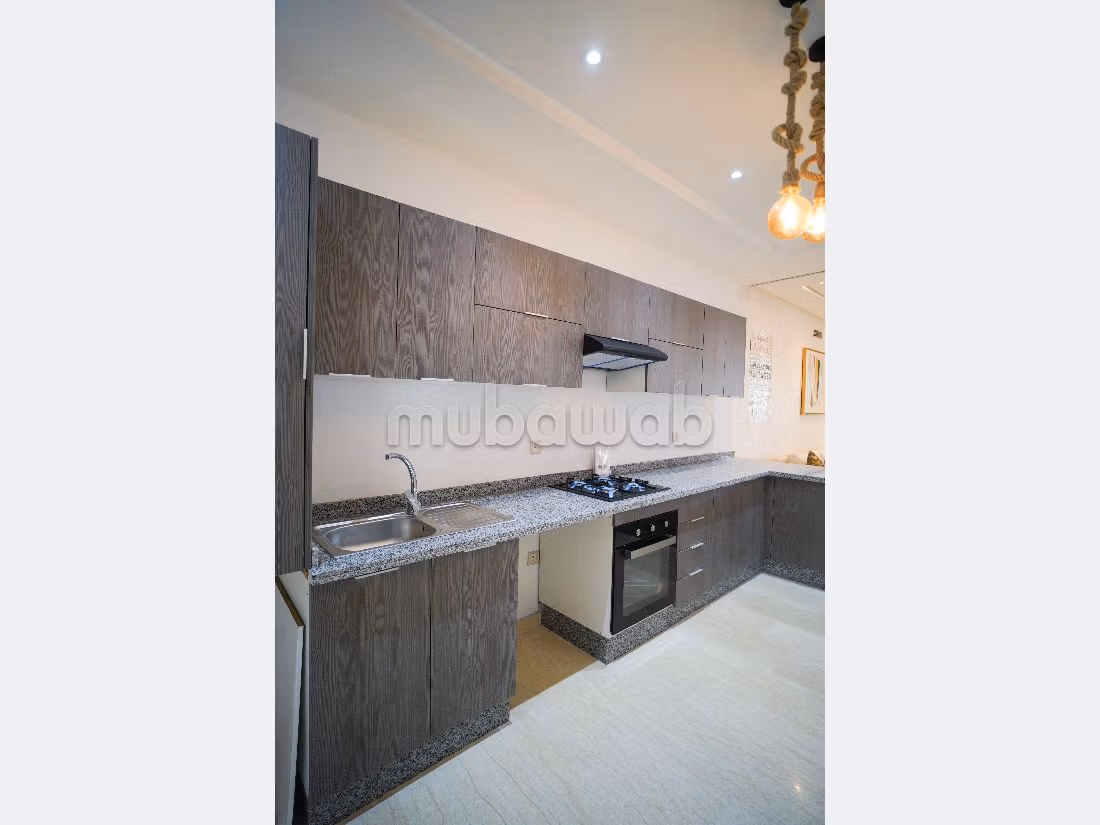 Splendido appartamento in vendita. Superficie di 90 m². Giardino e garage. 