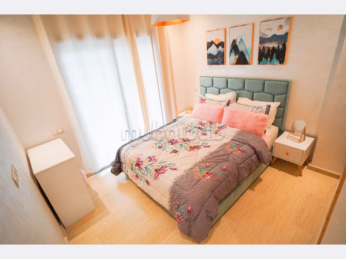 Splendido appartamento in vendita. Superficie di 90 m². Giardino e garage. 