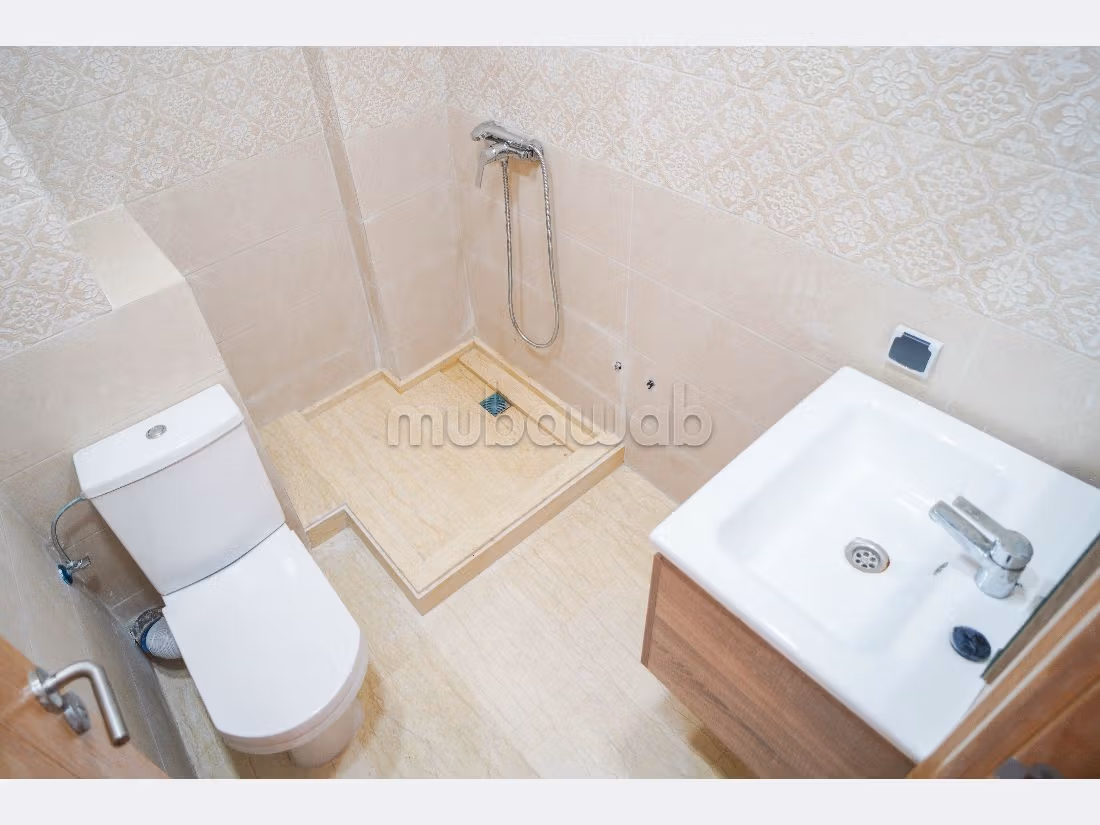 Splendido appartamento in vendita. Superficie di 90 m². Giardino e garage. 