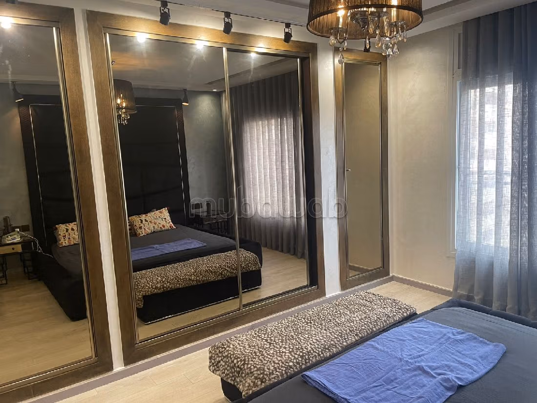 Magnífico piso en venta en Racine Extension. Pequeña superficie 178 m². Con ascensor y terraza. 