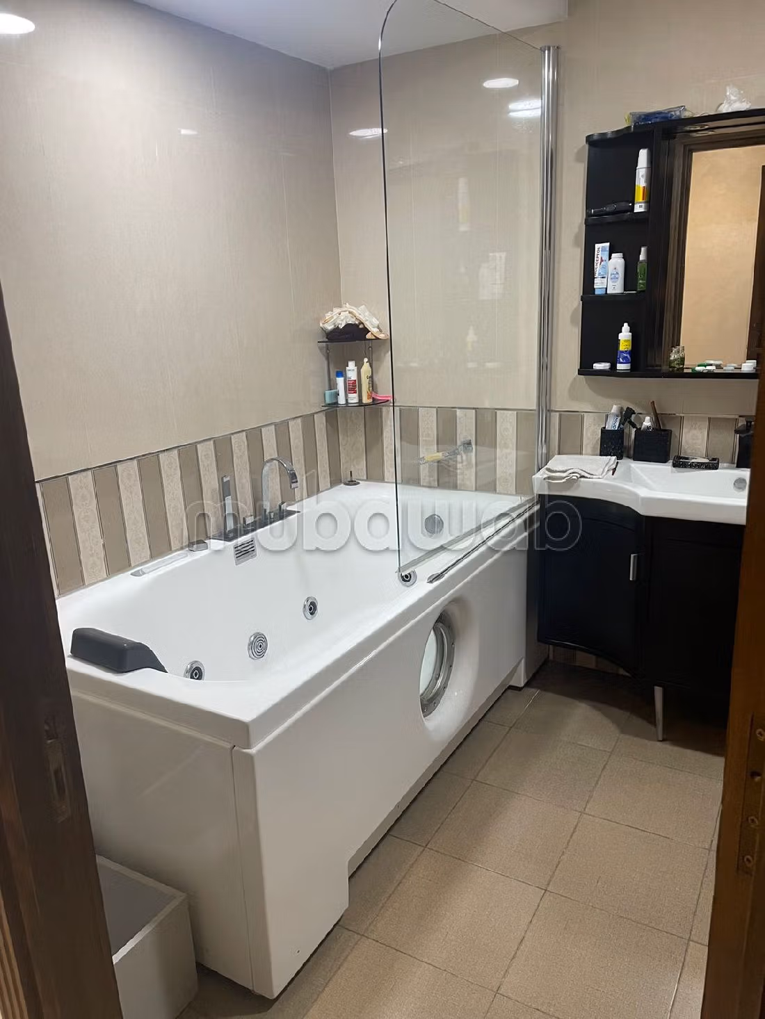 Magnífico piso en venta en Racine Extension. Pequeña superficie 178 m². Con ascensor y terraza. 