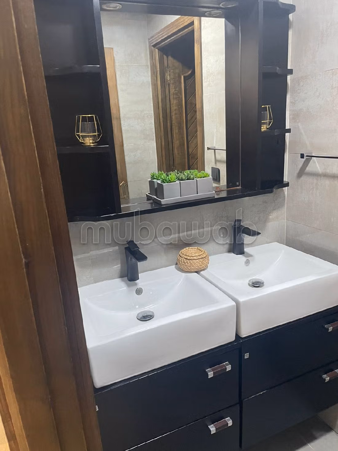 Magnífico piso en venta en Racine Extension. Pequeña superficie 178 m². Con ascensor y terraza. 