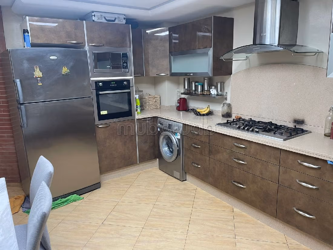 Magnífico piso en venta en Racine Extension. Pequeña superficie 178 m². Con ascensor y terraza. 