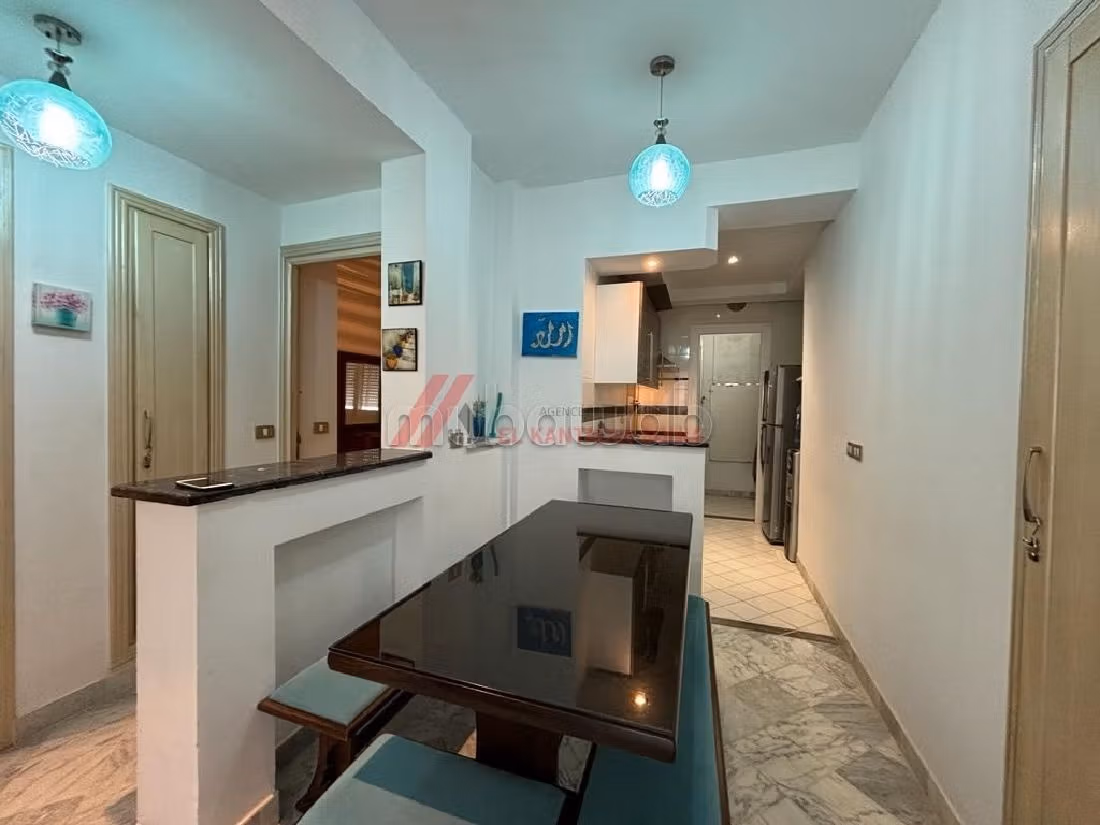 Appartamento in vendita. Superficie totale 120 m². Terrazzo e garage. 